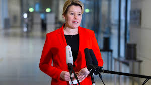 „es ist auch die verantwortung des. Familienministerin Man Kann Die Kinder Nicht Noch Viel Langer Zuhause Lassen