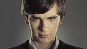 А́льфред то́мас «фре́дди» ха́ймор — английский актёр. Norman Bates Gespielt Von Freddie Highmore