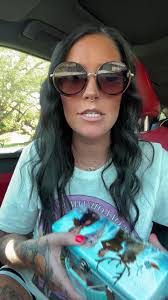 Alissa Lane's Instagram, Twitter & Facebook