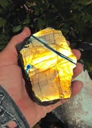 Amazing Golden Labradorite Has One Small Spot Of Blue Yourgreatfinds Show N Tell Crystals Minerals Rocks And Gems Rocks And Crystals