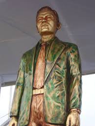 Siya an nagsalo kan liderato kan kasararoan na ini kan an saiyang ama, si ruben ecleo, sr. Ruben Ecleo Wikipedia