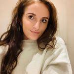 Amber Colston's Instagram, Twitter & Facebook