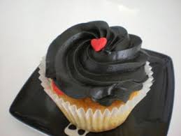 The Anti Valentine S Day Cupcake Chocolate Or Vanilla Cupcakes With Black Frosting Fill That Cold Valentines Day Food Anti Valentines Day Valentines Food