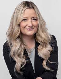 Amanda Riner's Instagram, Twitter & Facebook