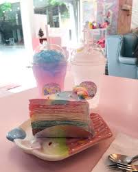 Das Essen In Bangkoks Einhorn Cafe Ist Das Beste Mittel Gegen Winterblues Cafe Food Cute Desserts Kawaii Dessert