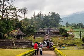 Namun jika kalian ingin mencari tempat nongkrong di solo nggak usah nongkrong memang hal yang sangat menyenangkan, nah untuk anda yang belum tau tempat nongkrong di solo yang keren, harganya. 8 Tempat Wisata Berhawa Dingin Di Karanganyar Solo Cocok Untuk Hilangkan Penat Halaman All Kompas Com