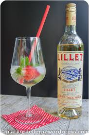 Lillet blanc is a french aperitif made from a blend of wines, fruit macerations, and botanicals that gets rested in oak barrels to mature and help all the flavors marry together. Sommerlich Fruchtiger Cocktail Lillet Vive Lebensart Im Markgraflerland