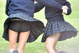 画像】み、見えた！？女子高生のパンチラ、一瞬の隙を見逃すな！ | JKちゃんねる|女子高生画像サイト