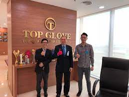 It is aiming to increase its world market share to 30% by the end of 2020. 9 The Asian Mavericks Tan Sri Dr Lim Wee Chai Top Glove Corp