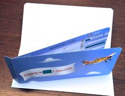 Je genauer du faltest, desto besser fliegt der flieger. Boarding Pass Einladungskarte Freebie Handmade Kultur