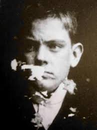 This is my Great Uncle Authur Harold Hecker. He was with the 7th Battalion  in ww1 he joined up when he was 15 and sadly died at 18 near the end of