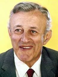 DID YOU KNOW that Bing Crosby was the first choice to play TVs Columbo?  Columbo creator William Link admitted that Bing Crosby was originally  offered the iconic role of the disheveled, cigar-smoking