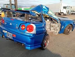 the R34 GTR does not meet the safety standards, so much so that if it hits  the side it kneads like this one in the photo... not to mention that it  emits