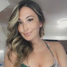 Amy Servin's Instagram, Twitter & Facebook