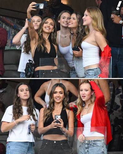 Jessica Alba junto a sus hijas en el partido de la Copa Mundial de la FIFA  2026 entre Estados Unidos y Turquía en Los Ángeles.