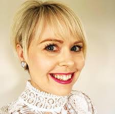 Elisa Leach's Instagram, Twitter & Facebook