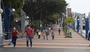 Cierre parcial del malecón mientras se realiza la sesión por el Bicentenario