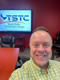 Chris Clunan's Instagram, Twitter & Facebook