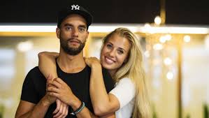 Hij speelde onder meer in joseph and the amazing technicolor dreamcoat en de alex klaassen showponies revue. Freek En Celinde We Zouden Een Ideaal Stel Kunnen Zijn Show Ad Nl