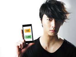 File:Jung Il Woo with LG Optimus LTE 2 ...