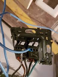 Probleme Branchement Interrupteur A Temoin Lumineux Resolu Linternaute Com