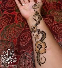 Pin By Meryem On Mehndi Design Beautiful Henna Designs Hand Henna Mehndi Designs