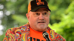 Lloyd Gould's Instagram, Twitter & Facebook