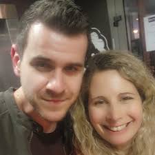 היי מפרסמת עבור ידיד שלי שמפונה מקריית שמונה ועכשיו מאמן בתל אביב💪🏽 *אף  פעם לא מאוחר להתחיל ללמוד*🎾 נעים מאוד קוראים לי עמית קקון מאמן טניס מקצועי  ושחקן עבר בעל דירוג ארצי