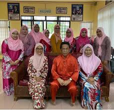 To realise its dream of having more young female professionals, dato' seri. Jalaluddin Alias On Twitter Petang Tadi Berjumpa Dengan Puteri Umno Bahagian Jelebu Semangat Umno Terus Membara Jelebubangkit Https T Co B4zzagzipl Twitter