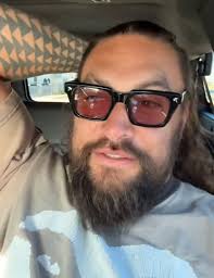 I'm over here craving a kiss 💋 from the most wonderful lady who knows how  to handle my heart ❤️. Future wife, I know you see this 👀 so don't play  shy—message