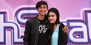 Exciting game for the fans you mondy in this game the main character is mondy very. Ditemani Pacar Saat Syuting Immanuel Hito Mondy Jadi Semangat Kapanlagi Com