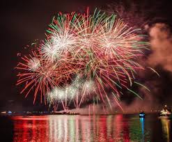 .working through the available options before making a final decision on whether to hold the usual new year fireworks display centred on the london eye to see in 2021. Best Spots In London To Watch The New Years Eve Fireworks