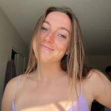 She has cute dogs @alliejones29