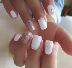Las uñas se ven naturales. Pin De Clau De La Cruz En Disenos De Unas Manicura Para Unas Cortas Unas Manos Y Pies Unas De Maquillaje