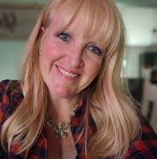 Who does hair extensions nearby?