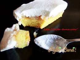 1.prima data preparam folile.amestecam faina si untul,adaugam zaharul pudra,praful de copt,oul si smantana.framantam aluatul bine pana se incorporeaza toate. Prajitura Cu Mere Si Frisca Reteta Rapida