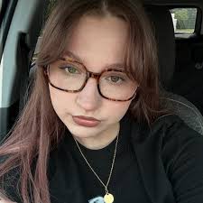 honeycomb loverrrrr🍯🐝💛 soooo thankful to be a part of this amazing music  video!!! we had three stages of an allergic reaction. 1. irritation 2. two  swollen eyes 3. one swollen eye and