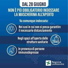 Non ci sono limiti al numero di commensali all'aperto, ma resta il distanziamento di almeno un metro tra i tavoli. Aambdxdbnfnirm