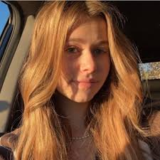 Carys Castle's Instagram, Twitter & Facebook