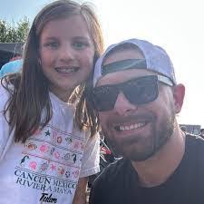 Shane Schell's Instagram, Twitter & Facebook