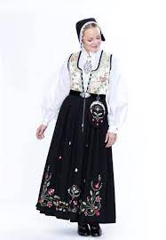 It has been made several different variations of this bunad. Rogaland Loland Damebunad M Beige Vest Solhjell