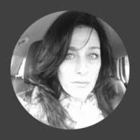 Lara Lockwood's Instagram, Twitter & Facebook