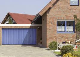 Blaues Schwingtor Mit Schlupftur Schwingtor Einfahrtstor Garagentor