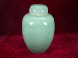 清晚豆青釉刻印花盖罐 鉴定 鉴宝 鉴别 图片 评论 陶瓷 antique porcelain chinese porcelain ceramics