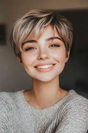 26 Stunning Short Hairstyle Ideas for Women with Round Faces