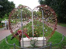 Hier Haben Sich Viele Liebenden Verewigt Und Die Schlussel In Die Nahe Ilmenau Geworfen Romantische Momente Schloss Rotkappchen