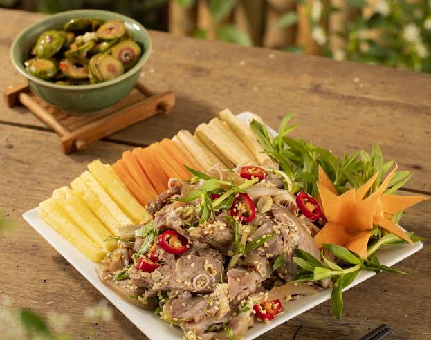 Cách nhận biết dê núi Ninh Bình xịn và quán Chính Thắng ngon chuẩn