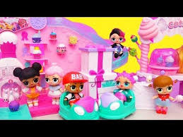 League of legends es un juego de estrategia por equipos en el que dos equipos de cinco campeones se enfrentan para ver quién destruye antes la base juego de lol surprise en roblox fashion famous. Juguetes L O L Surprise Munecas Lol Juegan Bromas En El Drive Thru De Mcdonalds Youtube Indoor Waterpark Lol Water Park