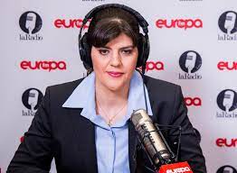 Laura codruța kovesi, procurorul șef al dna, este fără doar și poate un nume care dă fiori reci multor politicieni astăzi procurorul kovesi este pentru publicul larg un sinonim pentru anticorupție, dar dacă nu ar fi devenit procuror, ar fi fost antrenoare de baschet la copii, probabil în sibiu sau mediaș. Laura CodruÈ›a Kovesi Imi Doresc Copil Video Europa Fm