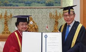 Mantan presiden megawati hari jumat (11/6) bakal dikukuhkan menjadi profesor kehormatan di universitas pertahanan.judul pidato dan isinya. Dukung Megawati Profesor Kemendikbudristek Ucapkan Selamat